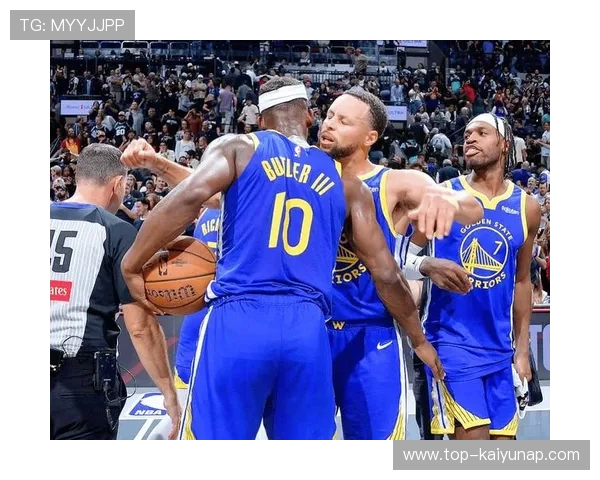 勇士外线拉扯：库里与队友的空间分配更合理