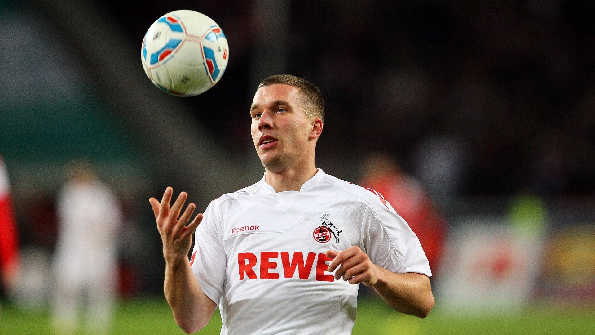 欧冠半决赛：米兰1比1战平皇马 圣西罗上演中场对决名场面